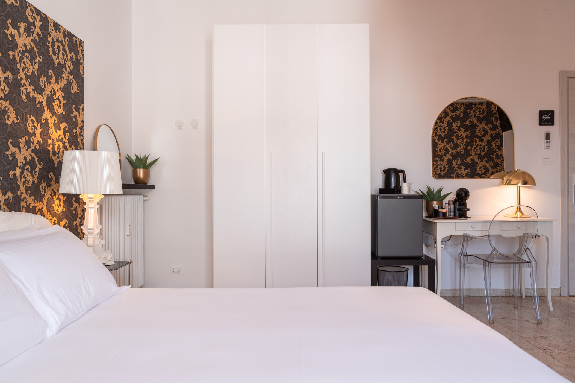 Suite Chinotto con letto, armadio e scrittoio