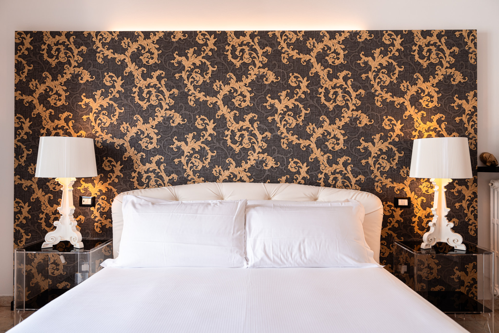Suite Chinotto: letto matrimoniale visto frontalmente