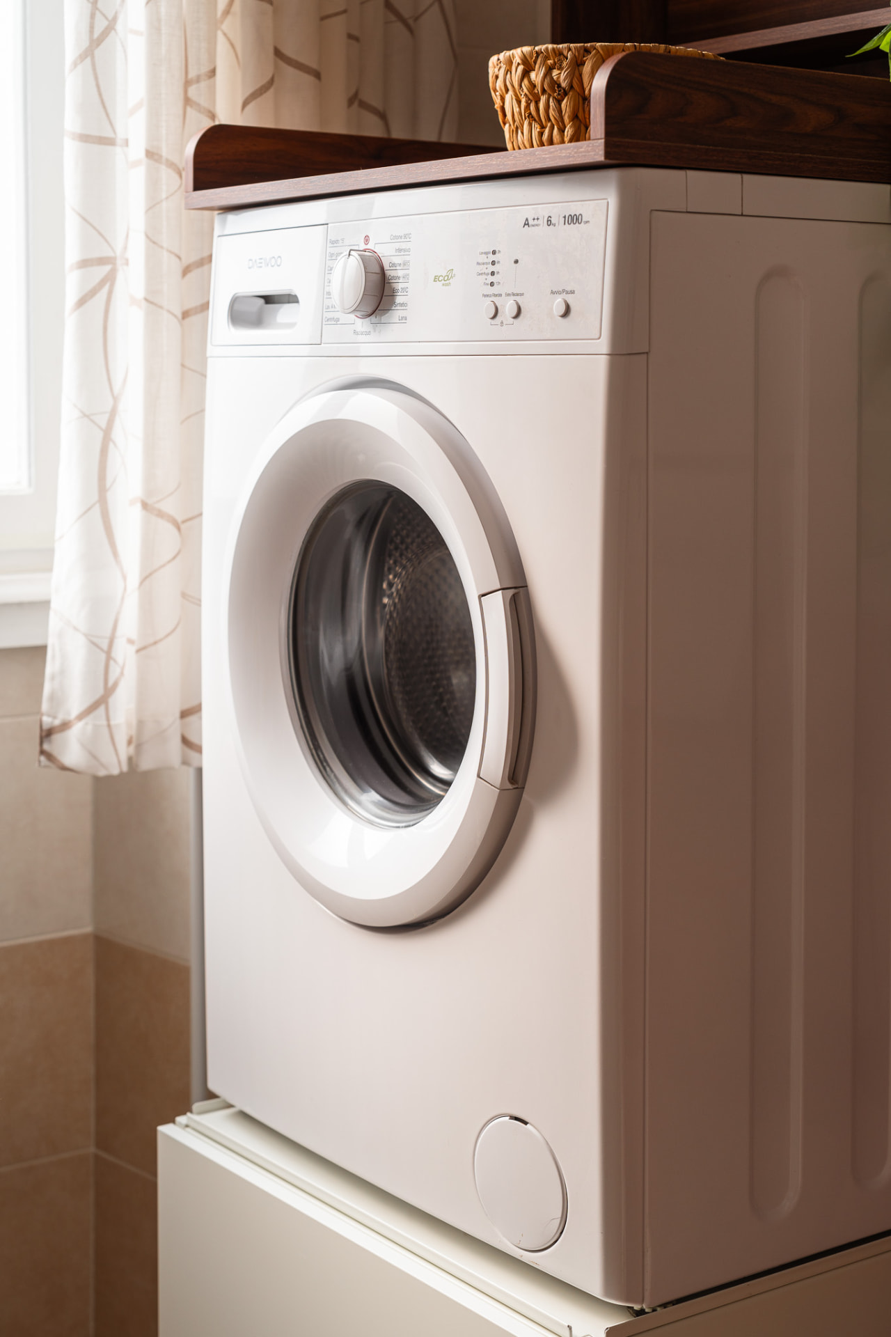 Lavatrice a disposizione nel bagno privato della Camera Salvia