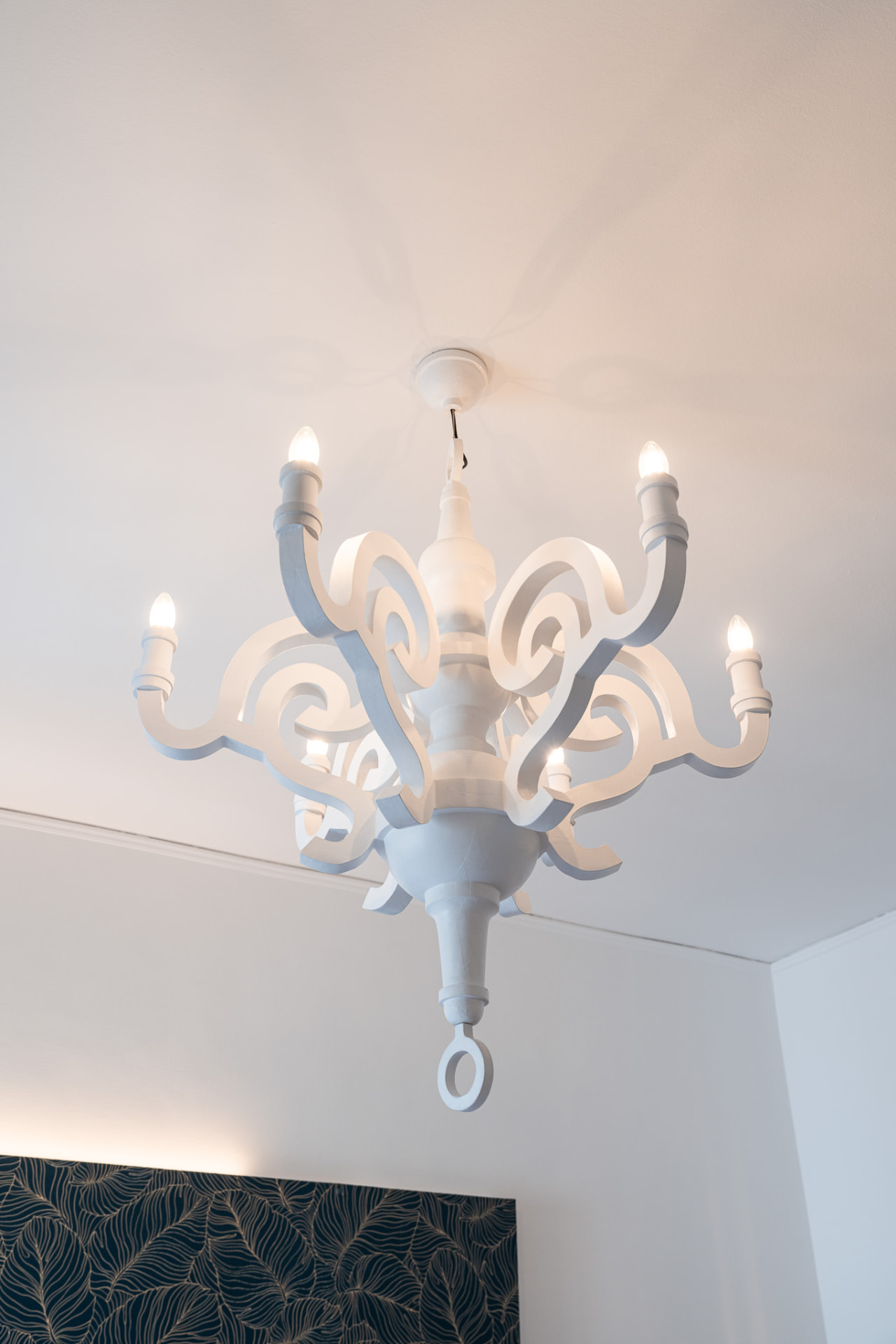 Camera Salvia: dettaglio del lampadario